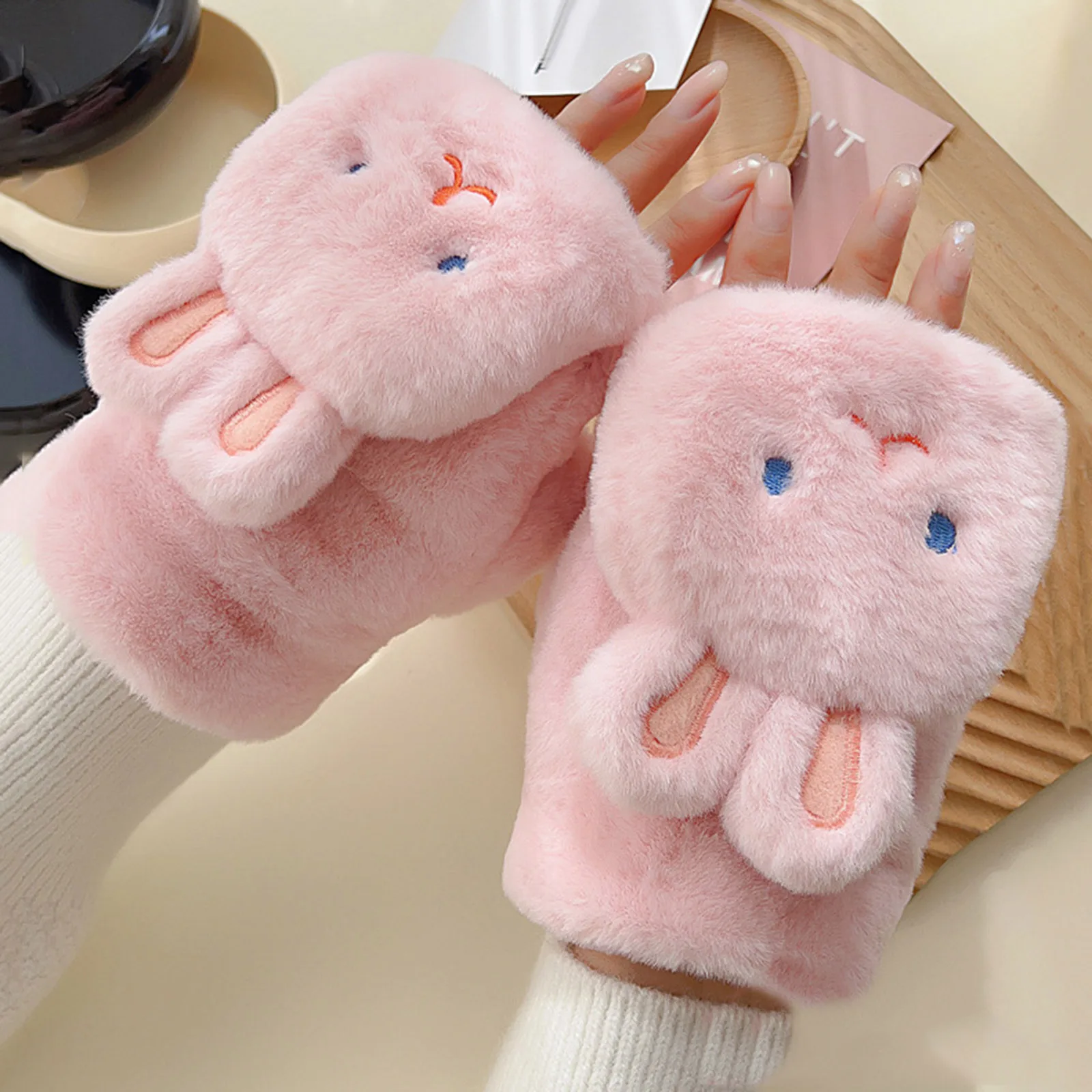 

Женские зимние перчатки из лисьего меха