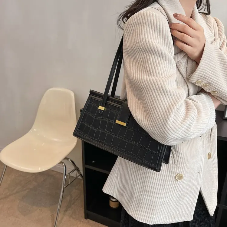 Female Bag 2023 Summer Popular All-match Printed Small Square Bag Shoulder Messenger Letter Bags Fashion Women Purse And Handbag