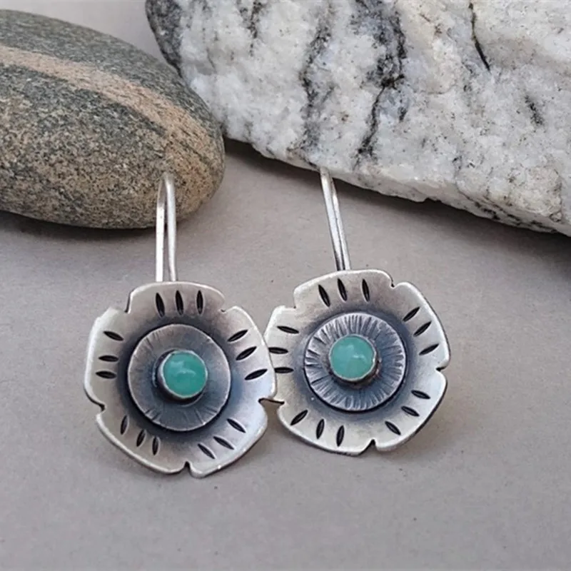 

Vintage Silver Flower Earrings Ethnic Metal Round Carved Plant Blossom Plant Inlaid Green Stone Dangle Hook Earrings for Women