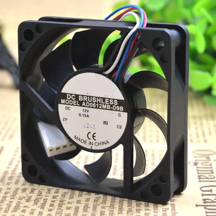 

Абсолютно новый оригинальный Φ 12V 0.15A 6010 6CM ультра-тихий 4-проводной охлаждающий вентилятор