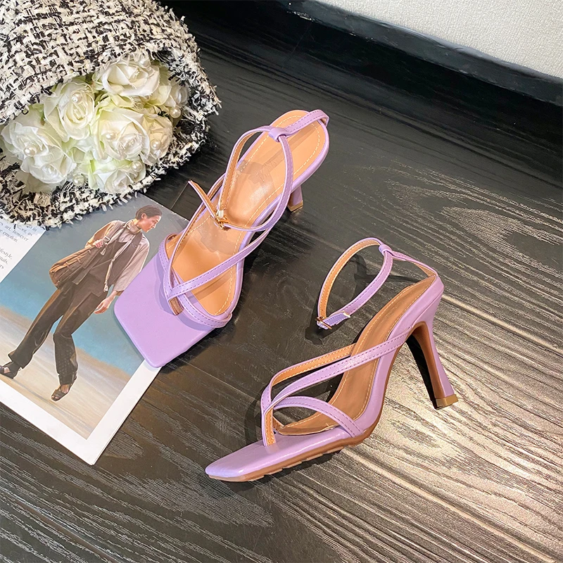 

Босоножки женские на тонком высоком каблуке, с ремешком на щиколотке