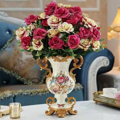 

Европейская ваза из полимера с цветами