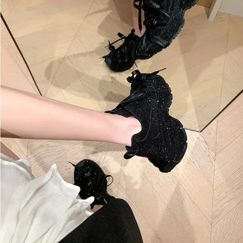 Кроссовки женские на платформе со шнуровкой и вулканизированной подошвой