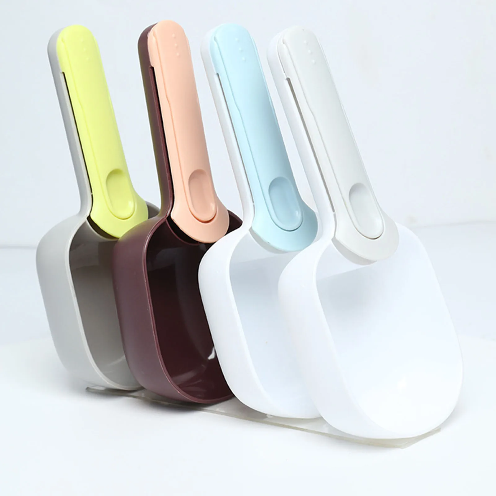 

Cat Food Scoop ABS Scooper Topped With Sealing Clip Safe For Pet Food Feeding Shovel Scoop With 1 Cup Capacity For Poultry