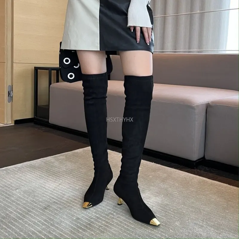 

Женские сапоги выше колена, черные эластичные сапоги на высоком каблуке, с металлическим украшением, на резиновой подошве, сезон 2023