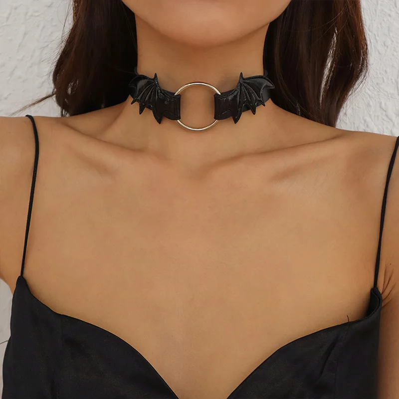 

Vintage Goth Vampire Bat Wings PU Necklace For Women Black Neck Band Clavicle Chain Hollow Heart Short Choker Collar Party Gift