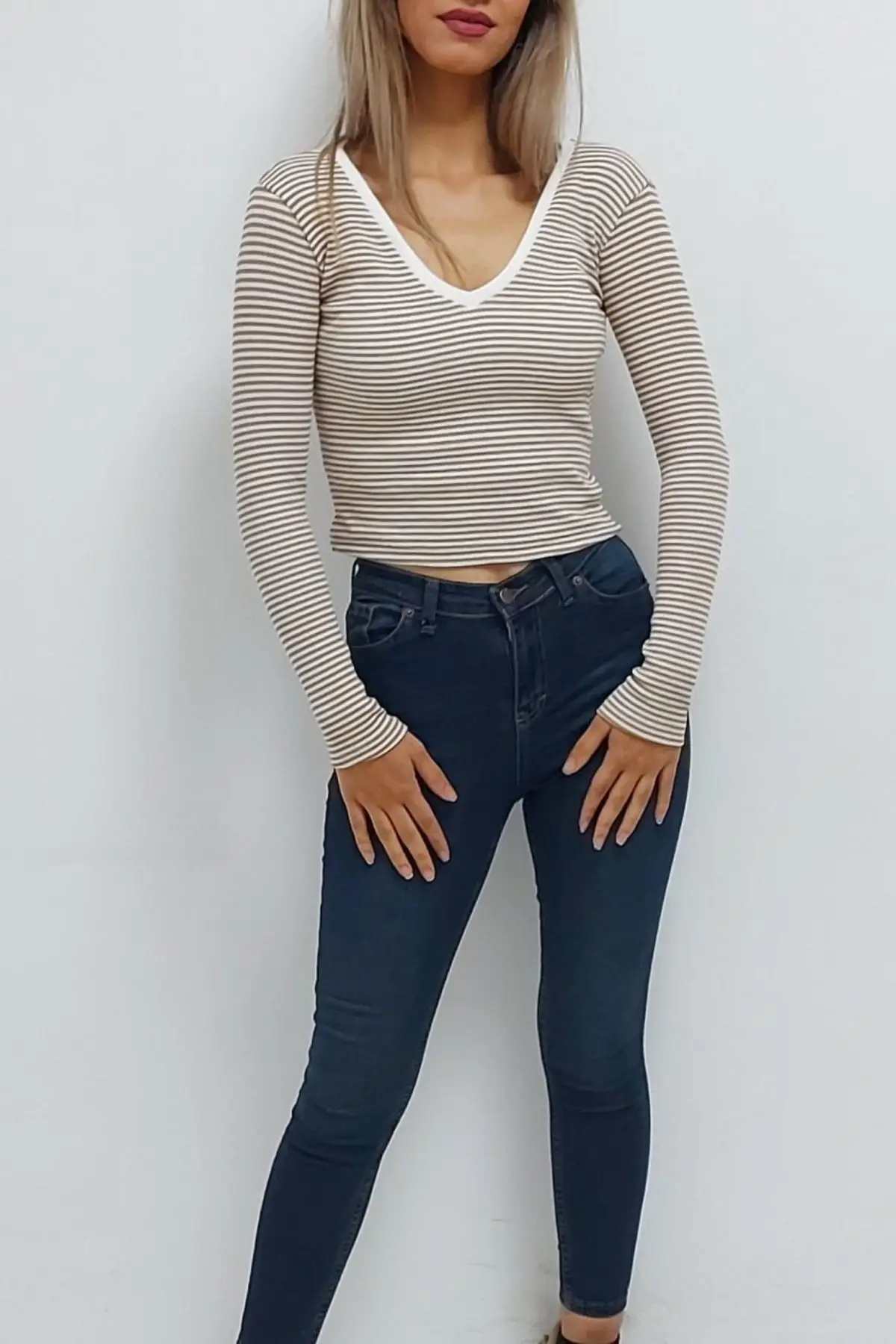 

Женское боди с V-образным вырезом, облегающие кремовые комбинезоны с подкладкой, сексуальные обтягивающие летние костюмы в уличном стиле, К...