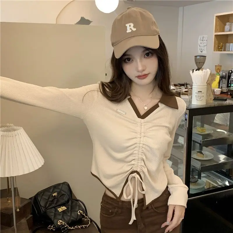 Женская трикотажная футболка с V-образным вырезом в стиле 90-х