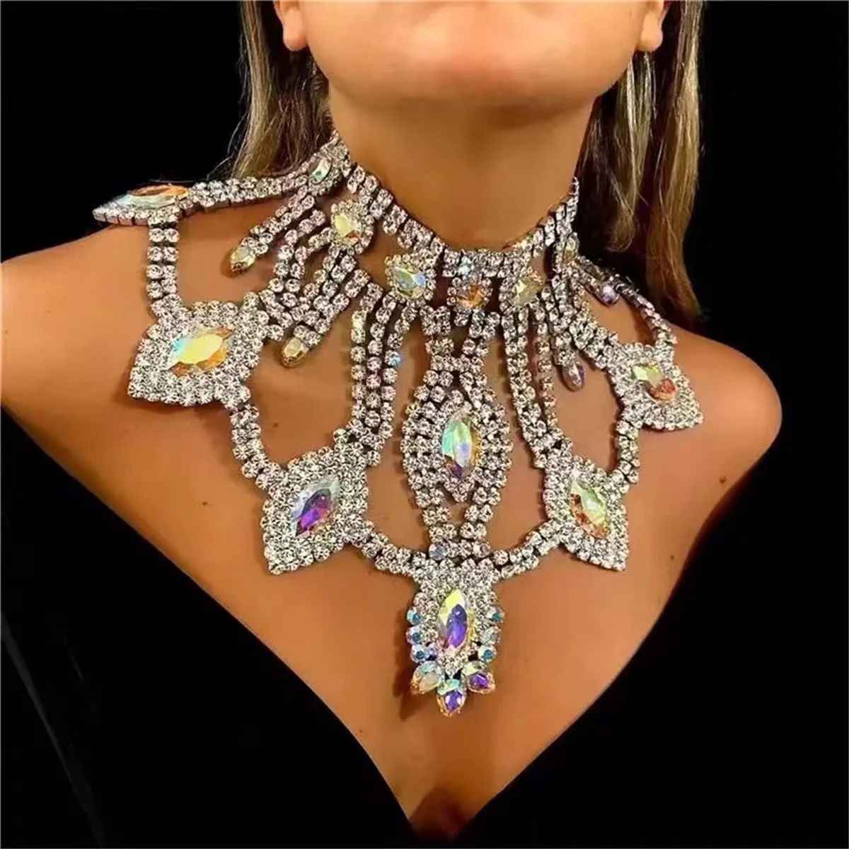 

INS Fashion Luxury AB Color Large Crystal Pendant Necklace Bohemian Bride Wedding Rhinestone Large Necklace Women's Ball Jewelry