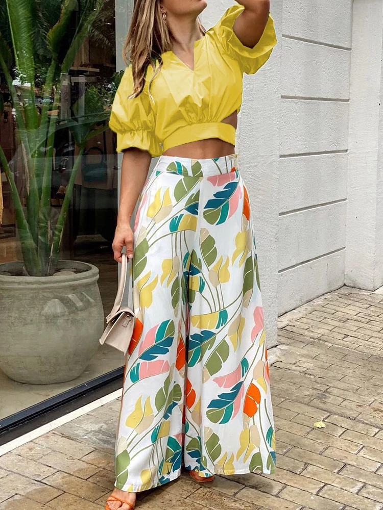 

Шорты с широкими штанинами, женский наряд с V-образным вырезом и пышными рукавами, одежда для отдыха с принтом, Дамский комплект из 2 предмето...