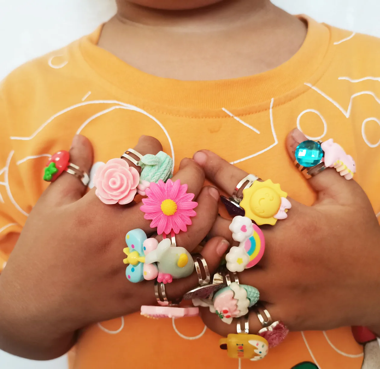 Рисунок 2 - Кольца с драгоценными камнями для