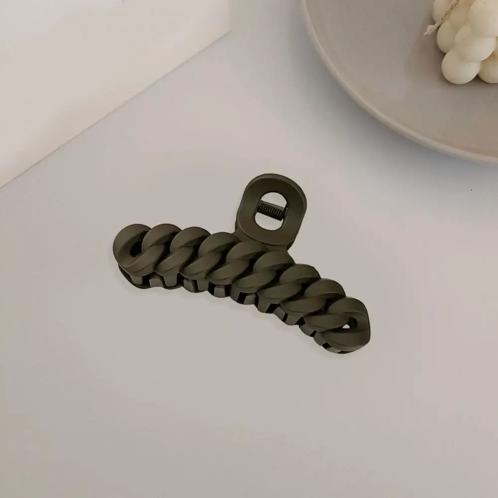 

Metal Spring Hair Grip Chic Korean Geometric Hair Claws Large Twist Back Acrylic Hairpins for Girls' Hair Accessories Women Hair