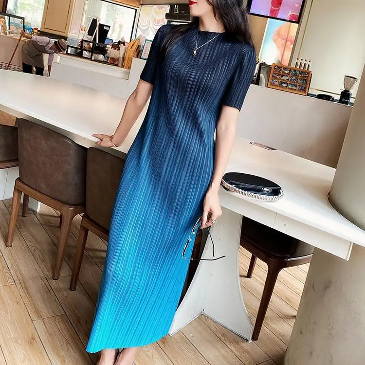 

Pleated Gradient Dresses 2023 Summer New Fashion Large Size Slim Mid-length Short Sleeve Dresses Korean O-Neck Clothing Q44