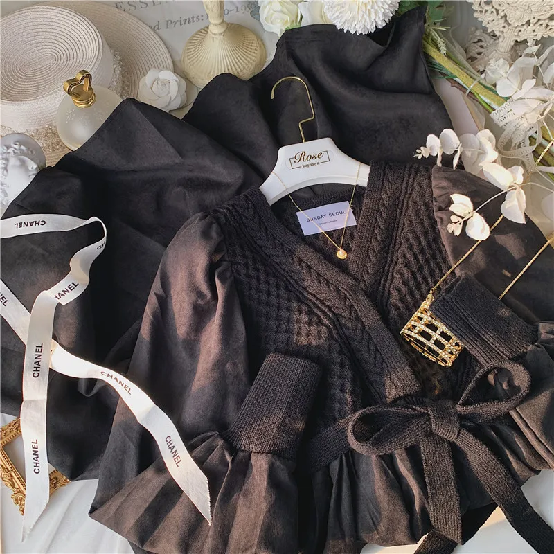 

New wind restoring ancient ways V neck lantern sleeve knit together to receive the waist lace dress