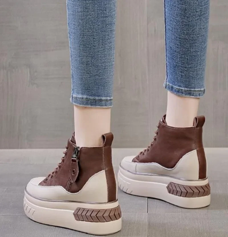 Женские высокие ботинки из натуральной кожи на платформе 8 см танкетке со скрытым