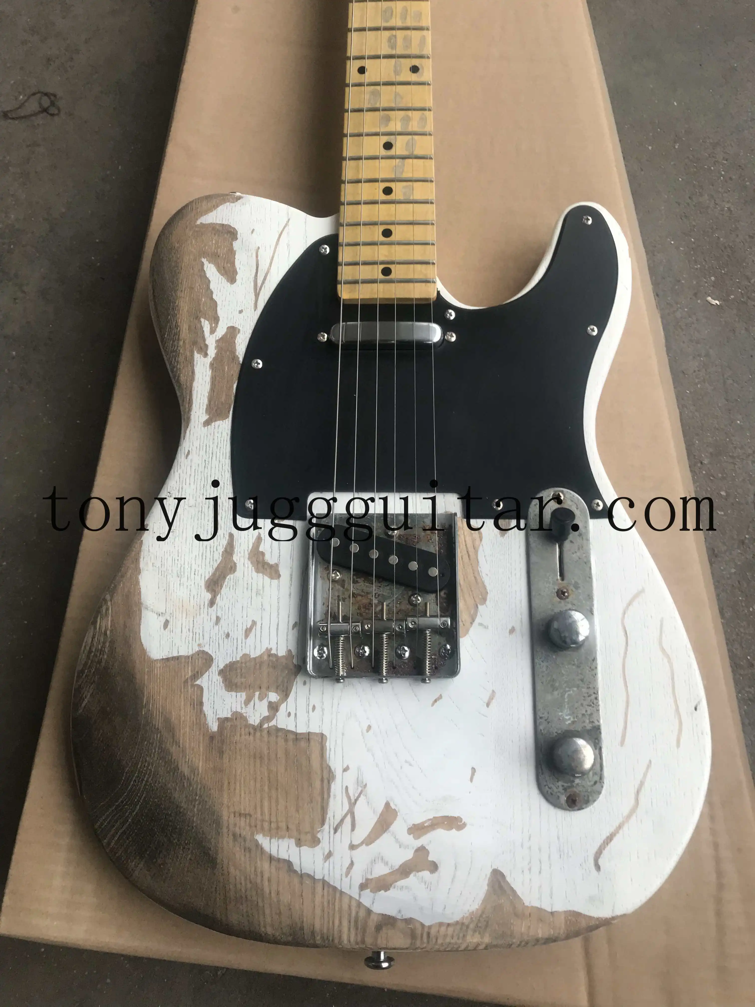 

Rare Masterbuilt Heavy Relic White 1953 Tele Electric Guitar Ash Body, Maple Neck & Fingerboard, Black Pickguard, No Pickup