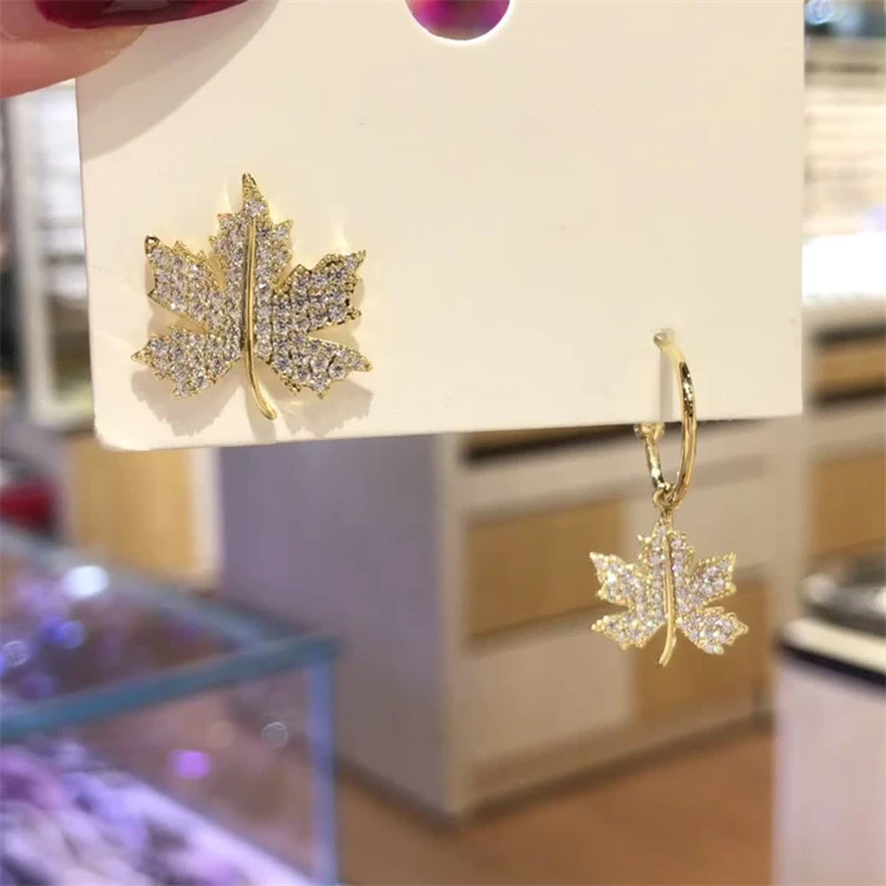 

Exquisite Maple Leaf Earrings for Women Vintage Rhinestone Crystal Asymmetric Earring Party Jewelry Bijoux Gift