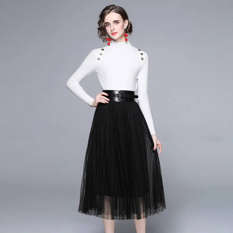 Женский трикотажный комплект из 2 предметов белый свитер с поясом искусственной