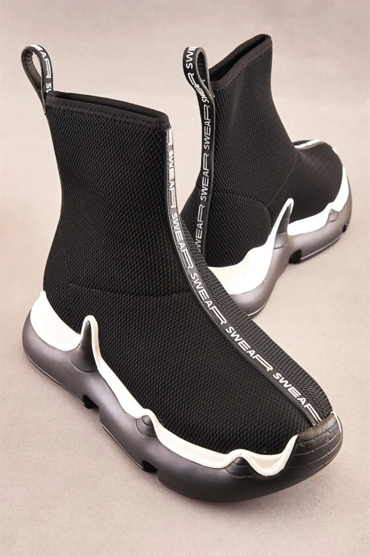 

Кроссовки женские легкие, Вулканизированная подошва, дышащие, повседневная спортивная обувь для бега, черные и белые