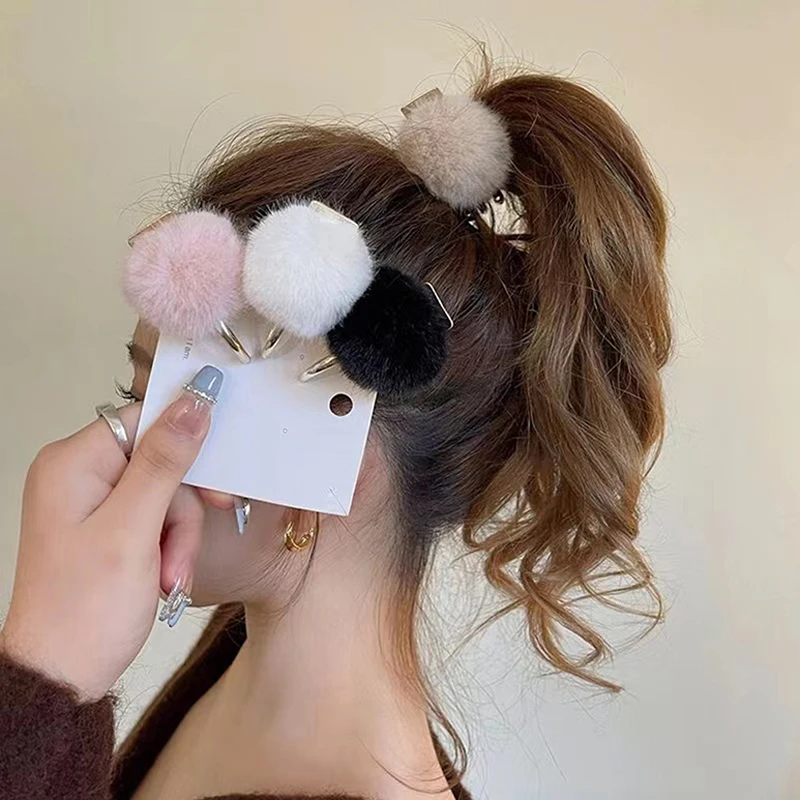 

Fashion Metal Rabbit Fur Hair Claw Clips Women Plush High Ponytail Bun Hair Claw Barrette Big Hairball Hair Clip Ponytail Clips