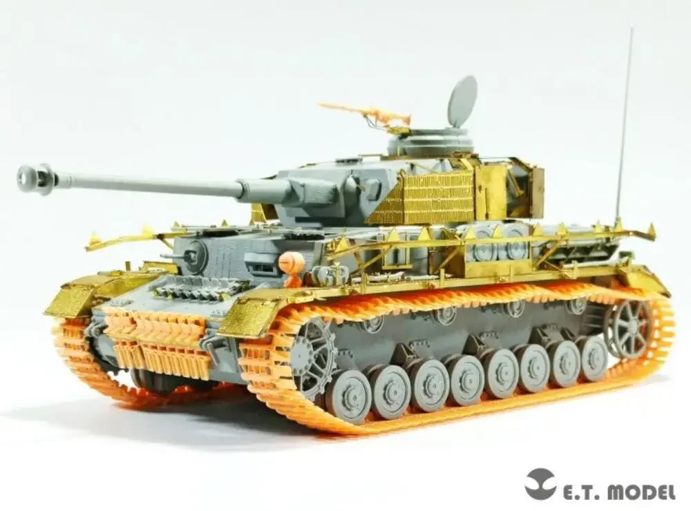 ET МОДЕЛЬ P35-023 1/35 Pz.Kpfw.III/IV (на базе типа 3 узкий) Трек WinterKetten