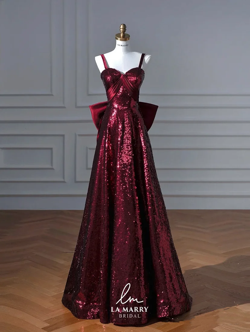 

Luxury Bridesmaid Dresses Burgundy Spaghetti Strap Princess Floor Length Sleeveless Sequined Lace Bow Appliques Prom Party Gown