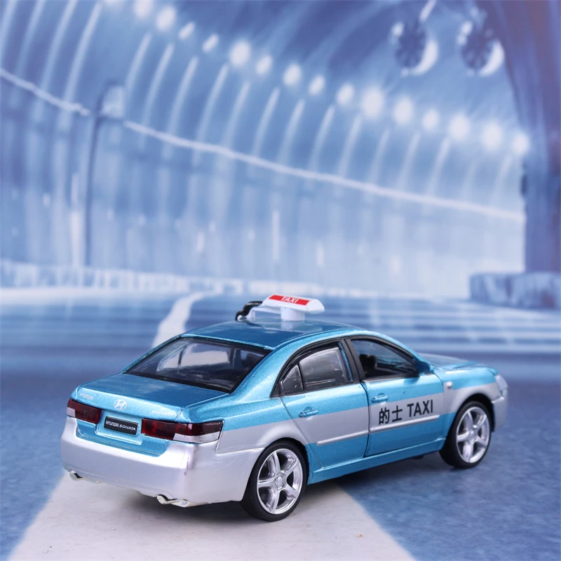 Nicce 1:32 Scale Model Beijing Hyundai Taxi Cab Diecast Pull Back Sound and Light Metal Car Toy Gifts Collection F137 |