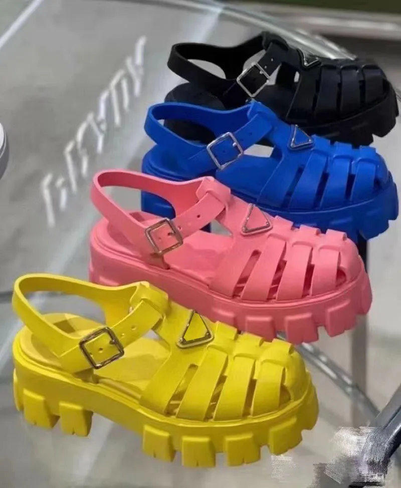 

Women Designer Sandals Top Quality Foam Rubber Sandal Fashion Platform Slides Triangle Metal Slippers Retro Beach Loafers Round