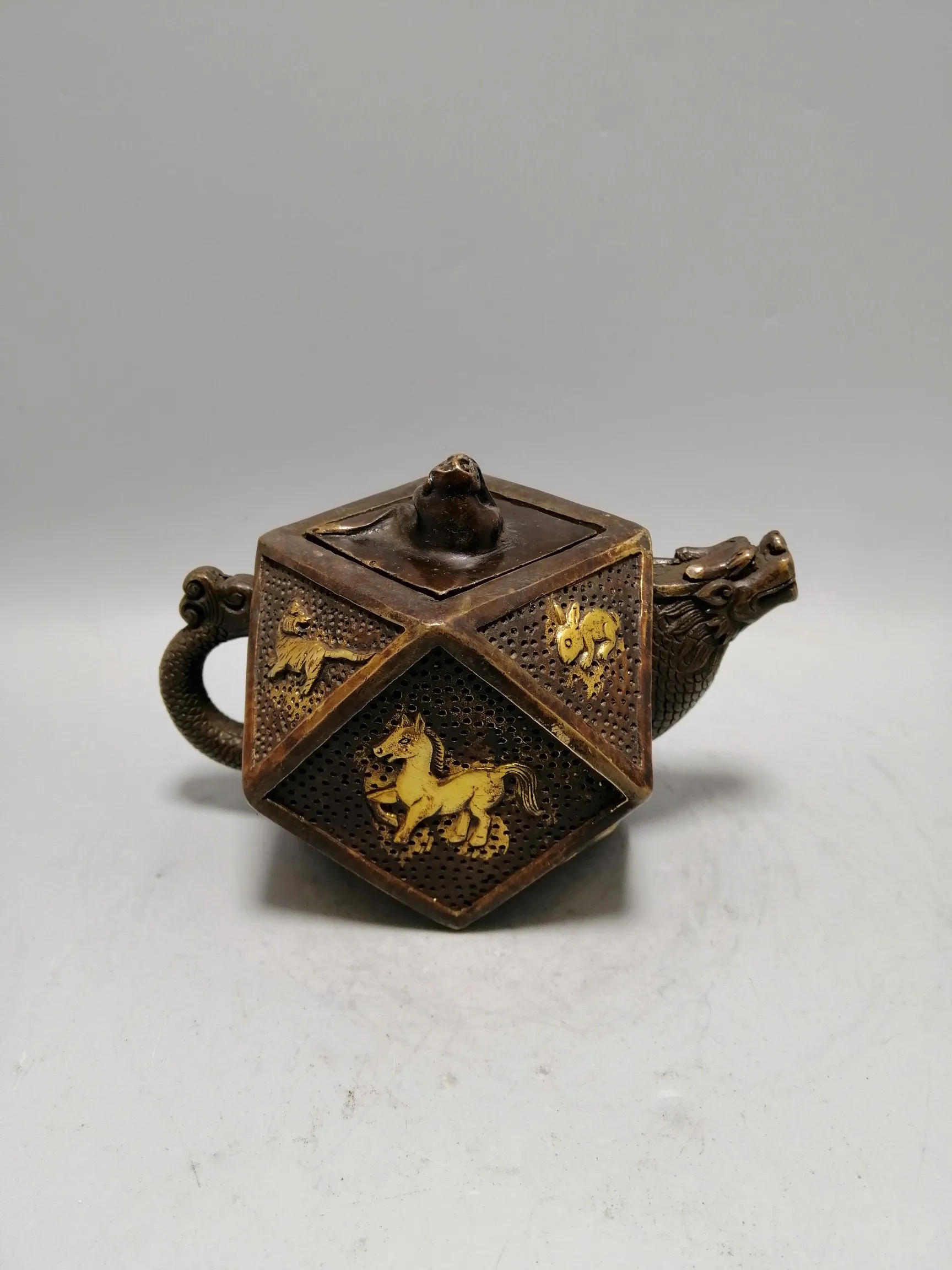 

Chinese Exquisite Pure Copper Gilt Chinese Zodiac Teapot Statue Feng Shui Home Crafts Living Room Furniture Decoration