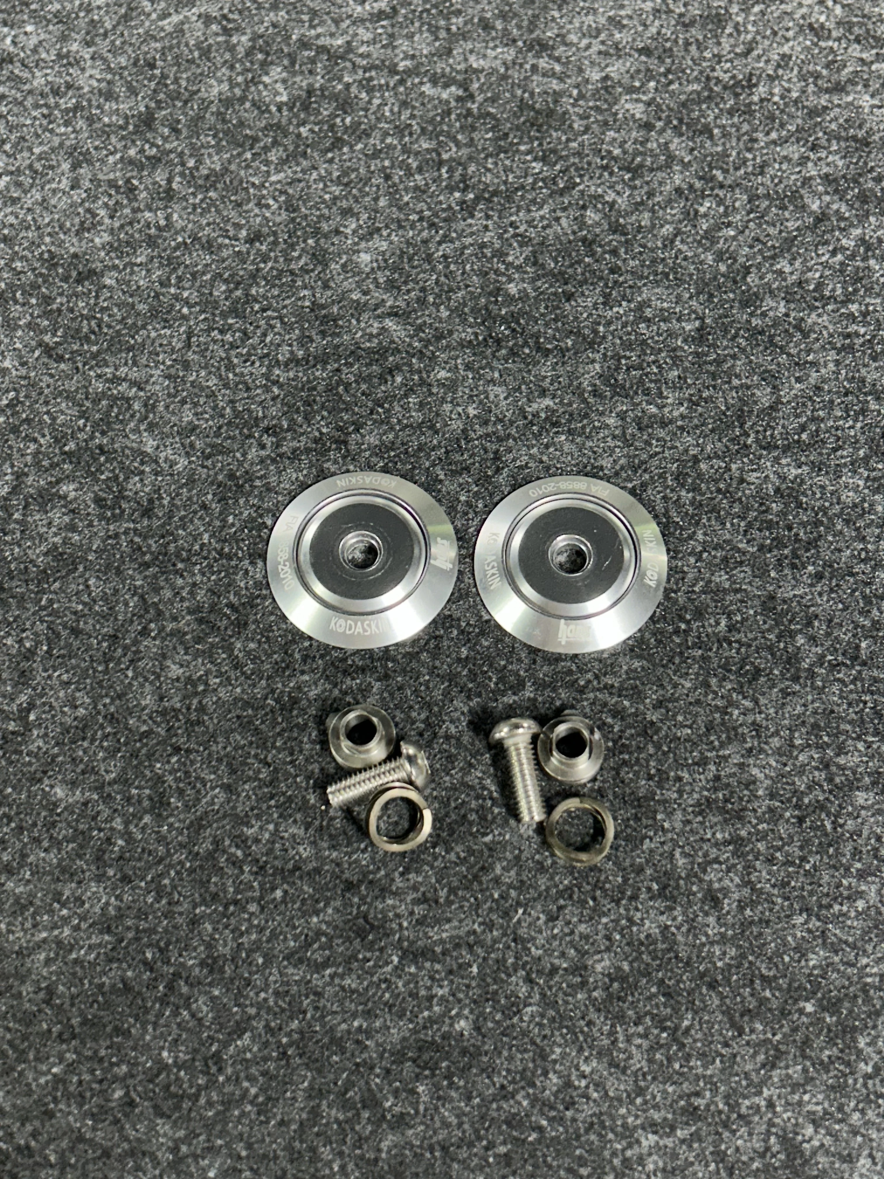 

Для ARAI GP3 GP6 GP7 SK6S Bell OMP RS7-K/HP7 HANS пряжка крышка левый и правый декоративные крышки винт