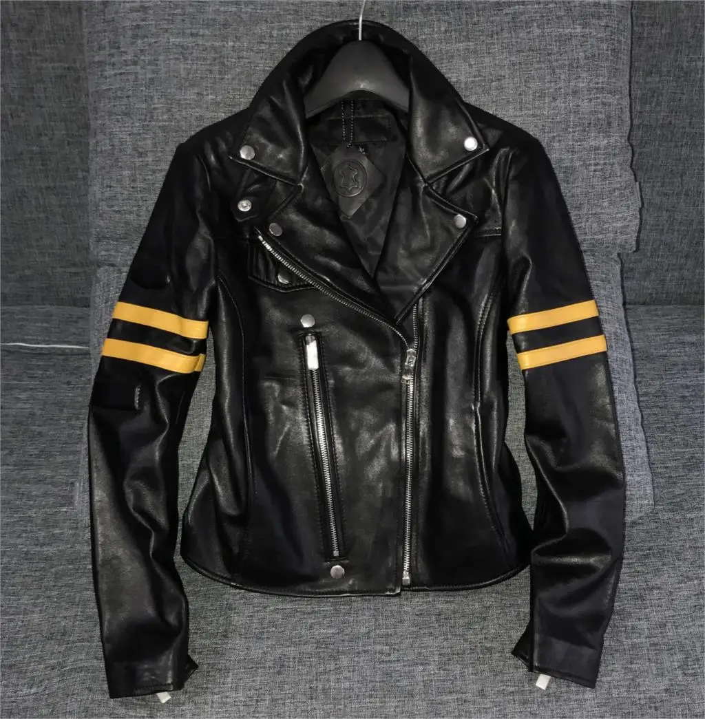 

Женская короткая куртка из овечьей кожи