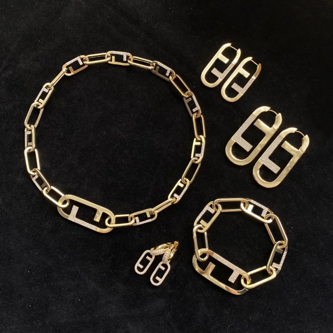 

High Quality Pure Copper Production Vacuum Plating Anti-allergy Women's Jewelry Set Necklace Bracelet Earrings Ring Letter