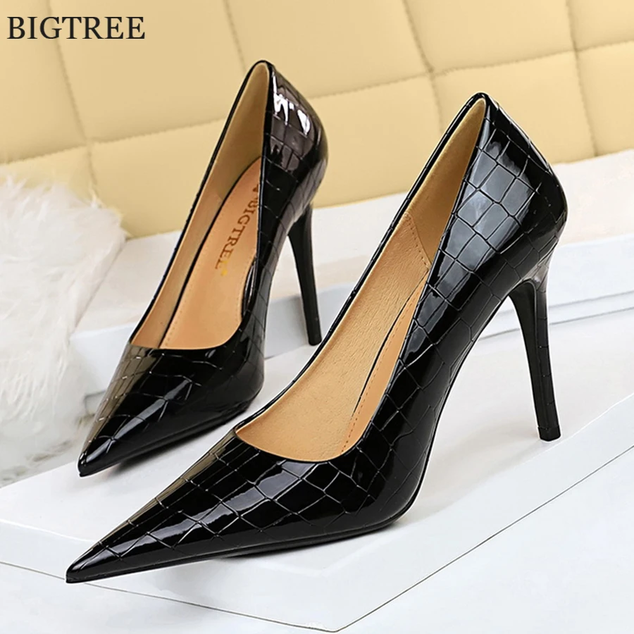 

Retro Metal Stone Pattern Shallow Shoes 2023 New Patent Leather Pointed Toe 10cm High Heels Female Party Office Pumps Black Gold
