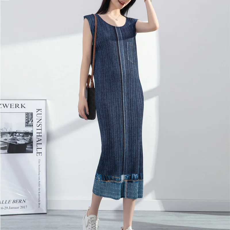 Платье женское джинсовое Плиссированное с круглым вырезом без рукавов |