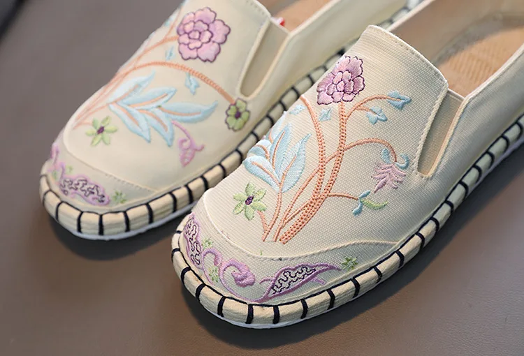 Балетки с вышивкой на плоской подошве Размеры 35-40