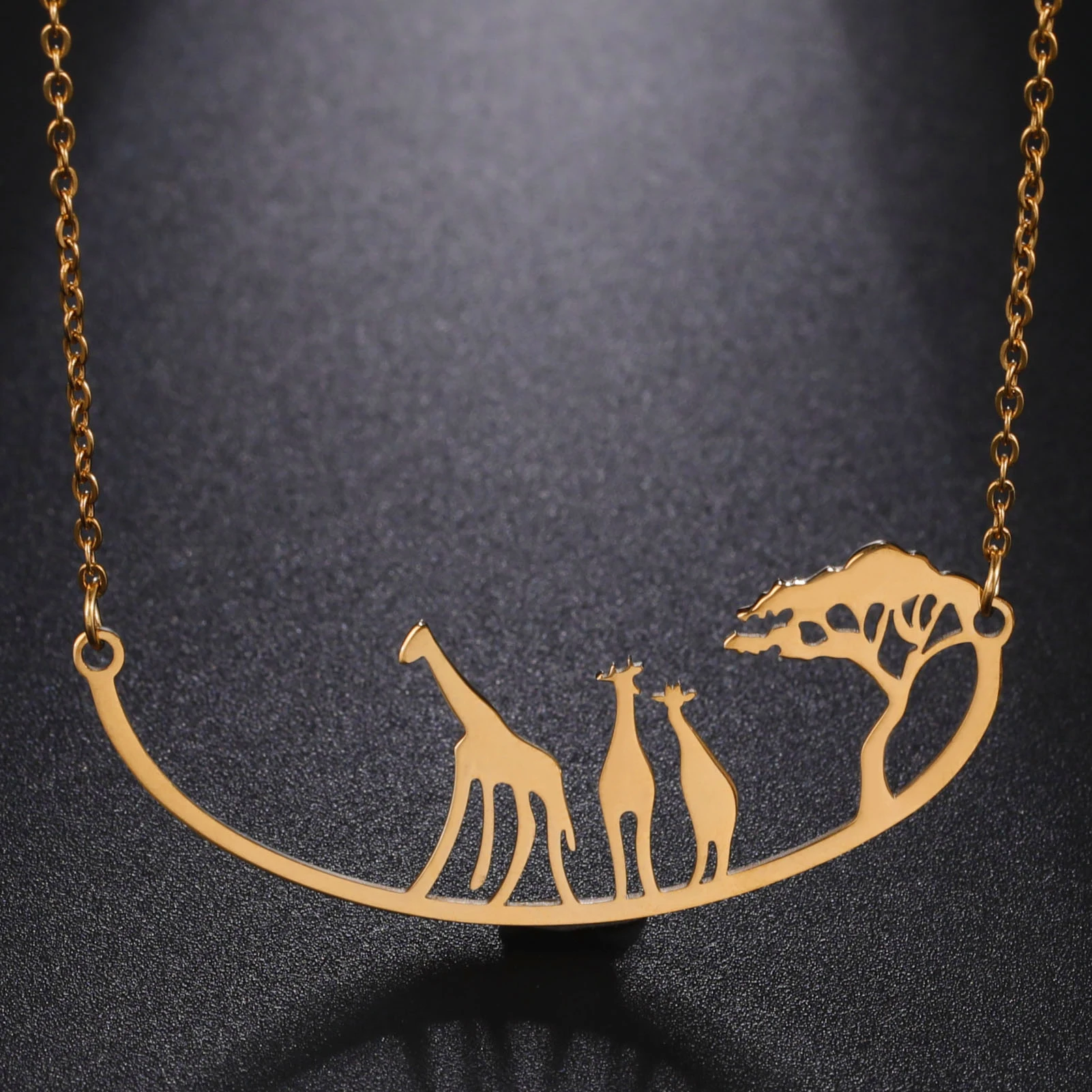 Cazador – collier en forme de girafe pour femmes et filles  couleur or  pendentif en acier