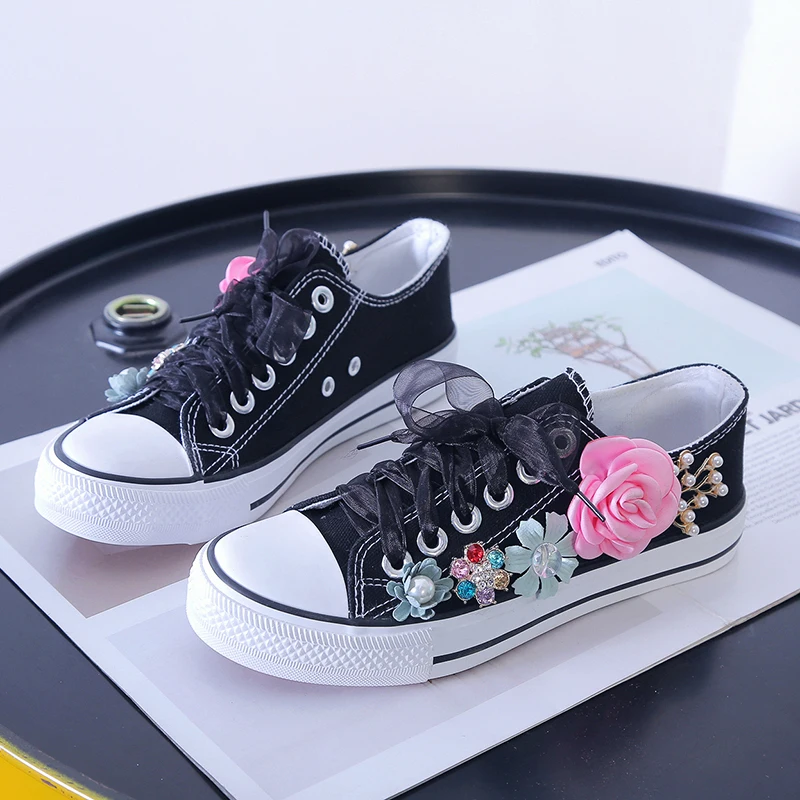 

2022 Spring Women' Canvas Shoes Small White Shoes Sequin Flower Students Shoes for Women Fashion Cute Lace Up Shoes