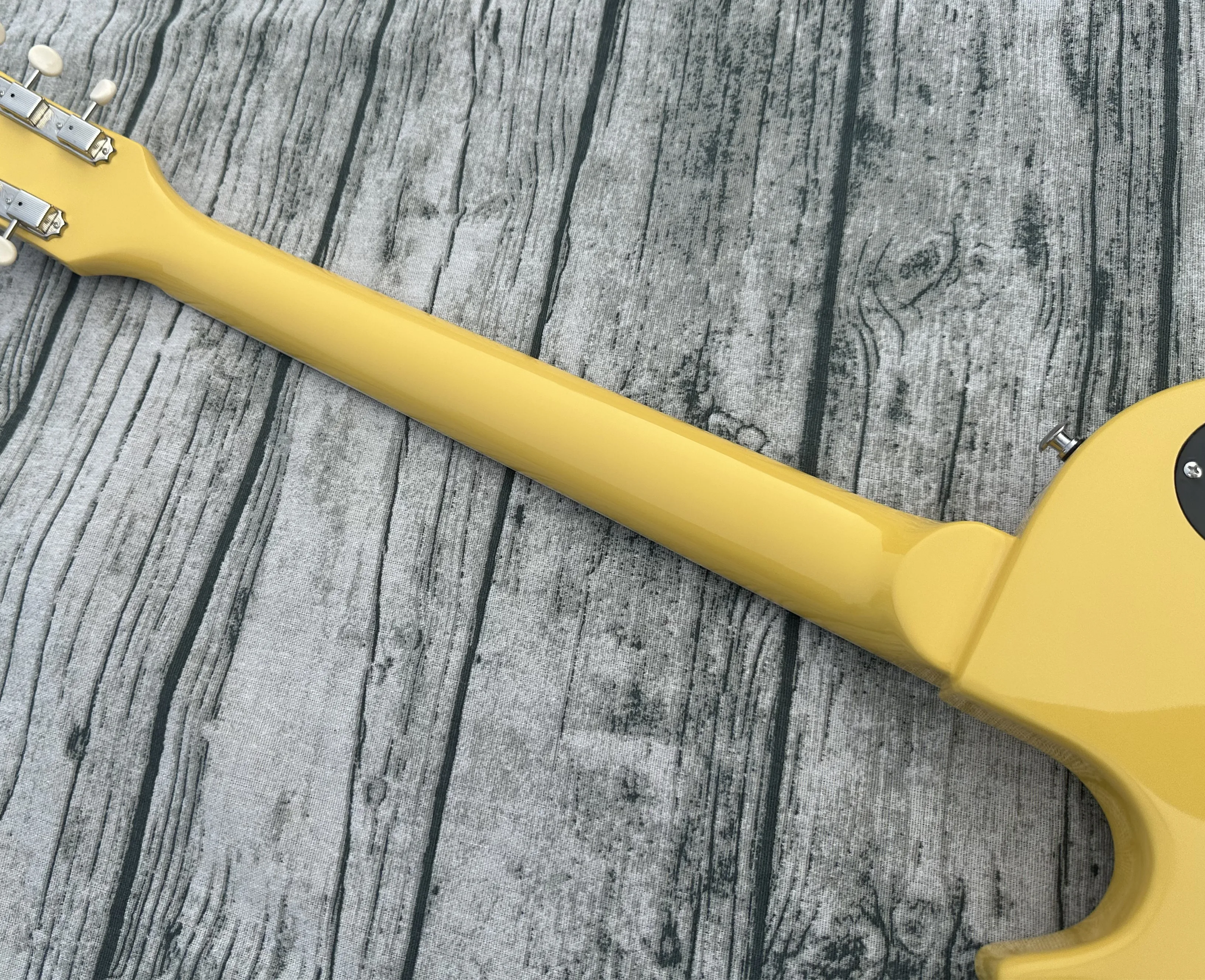 Стандартная электрогитара телевизор желтый кремово-желтый яркий кремово-белый