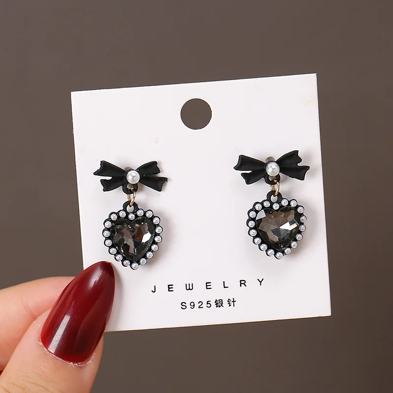 

Korean Style Black Bow Love Heart Paneled Pearl Earrings Temperament Simple and Versatile Black High-end Earrings