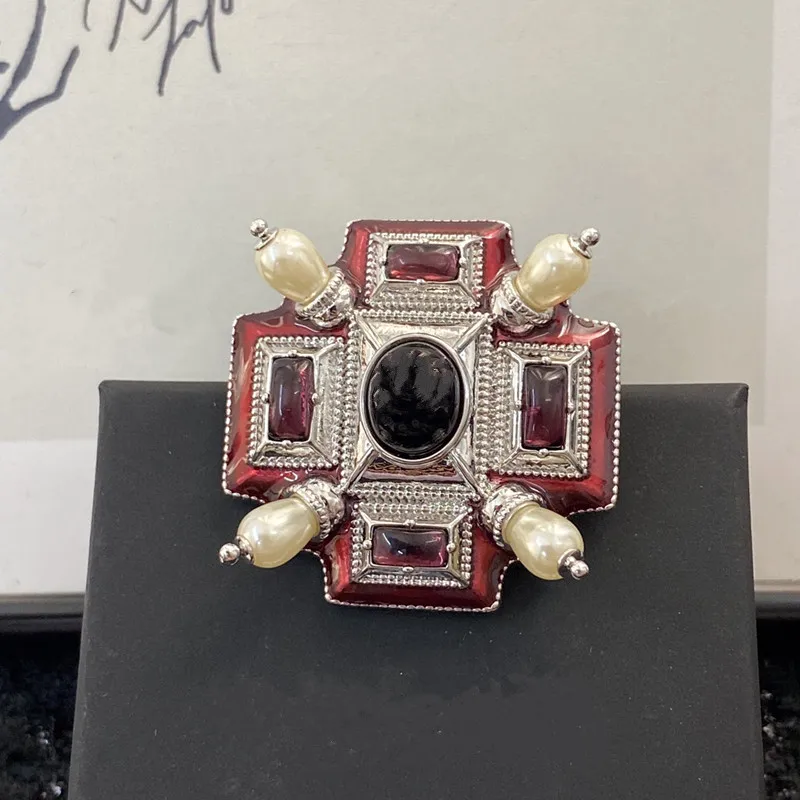 

Европейский и американский средневековый дворец стиль латунь инкрустированная жемчугом брошь