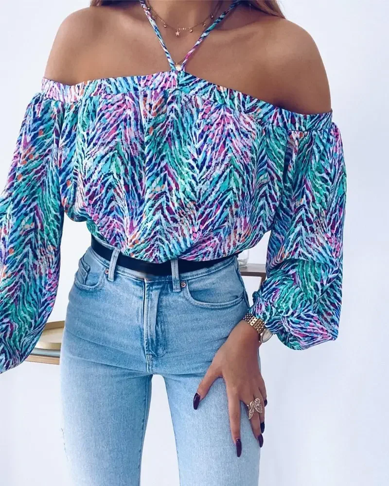 

Топ с открытыми плечами и лямкой на шее