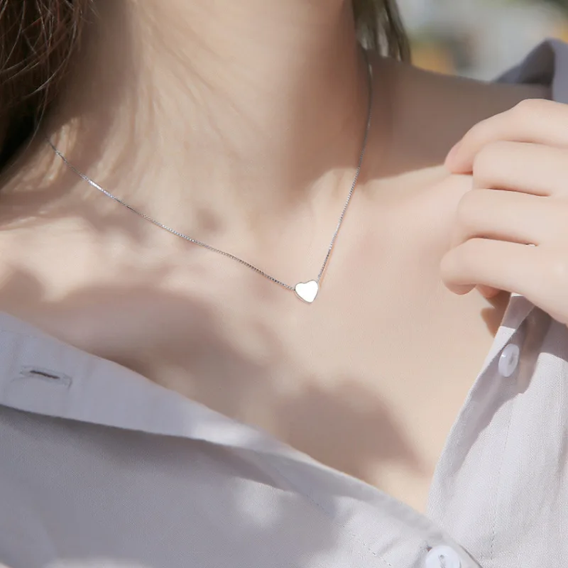

Sweet and Simple Love Necklace Female Small and Delicate Temperament Heart-Shaped Pendant Clavicle Chain Design Sense Jewelry