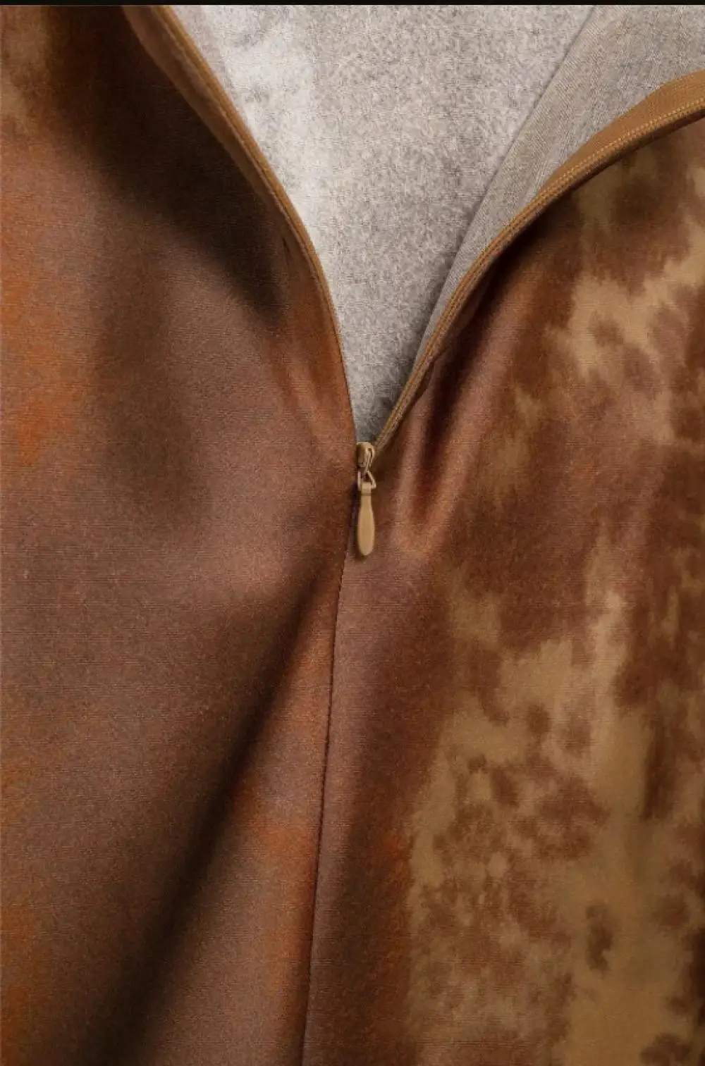 Нижнее белье шелковое атласное платье текстурированные платья миди с открытой