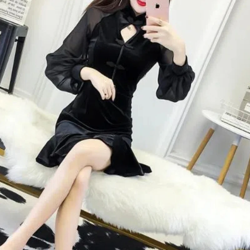 Женский однотонный пуловер с юбкой-годе круглым вырезом