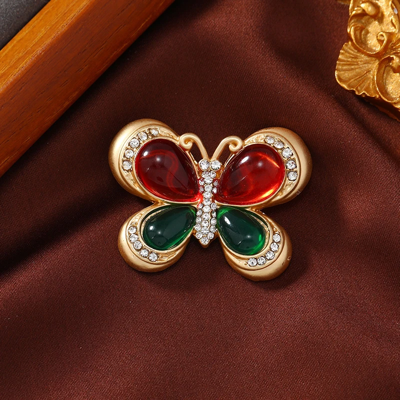 

Vintage Rhinestone Color Treasure Butterfly Brooch for Women Girl Cute Shirt Pin Accessories Bag Buckle Corsage Matte Gold Badge