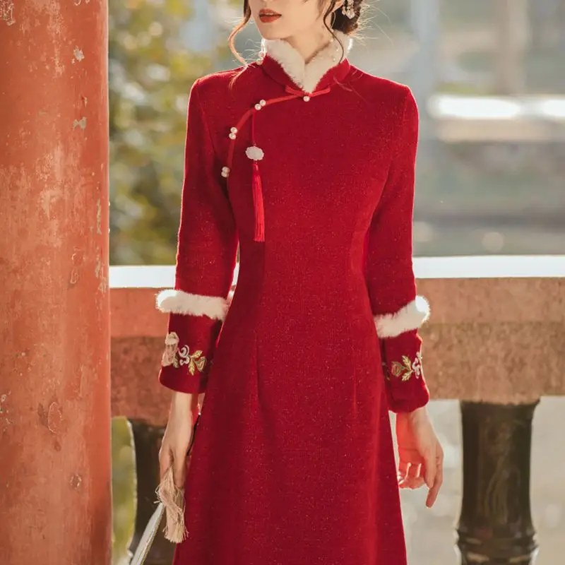 Красное китайское новогоднее женское утепленное зимнее платье Cheongsam с длинными