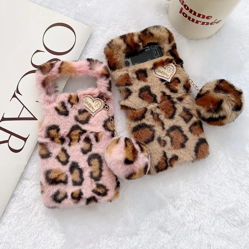 

Luxury 3D Cute Love Pendant Plush Phone Case For Samsung Z Flip 3 Warm Winter Fluffy Cover for Galaxy Z Flip4 Leopard print Case