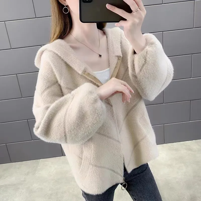 

2023 Autumn/Winter New Imitation Mink fashion Coat,Women's Thickened Knitted Cardigan Mink Short Hooded Loose Fit Women's Wear