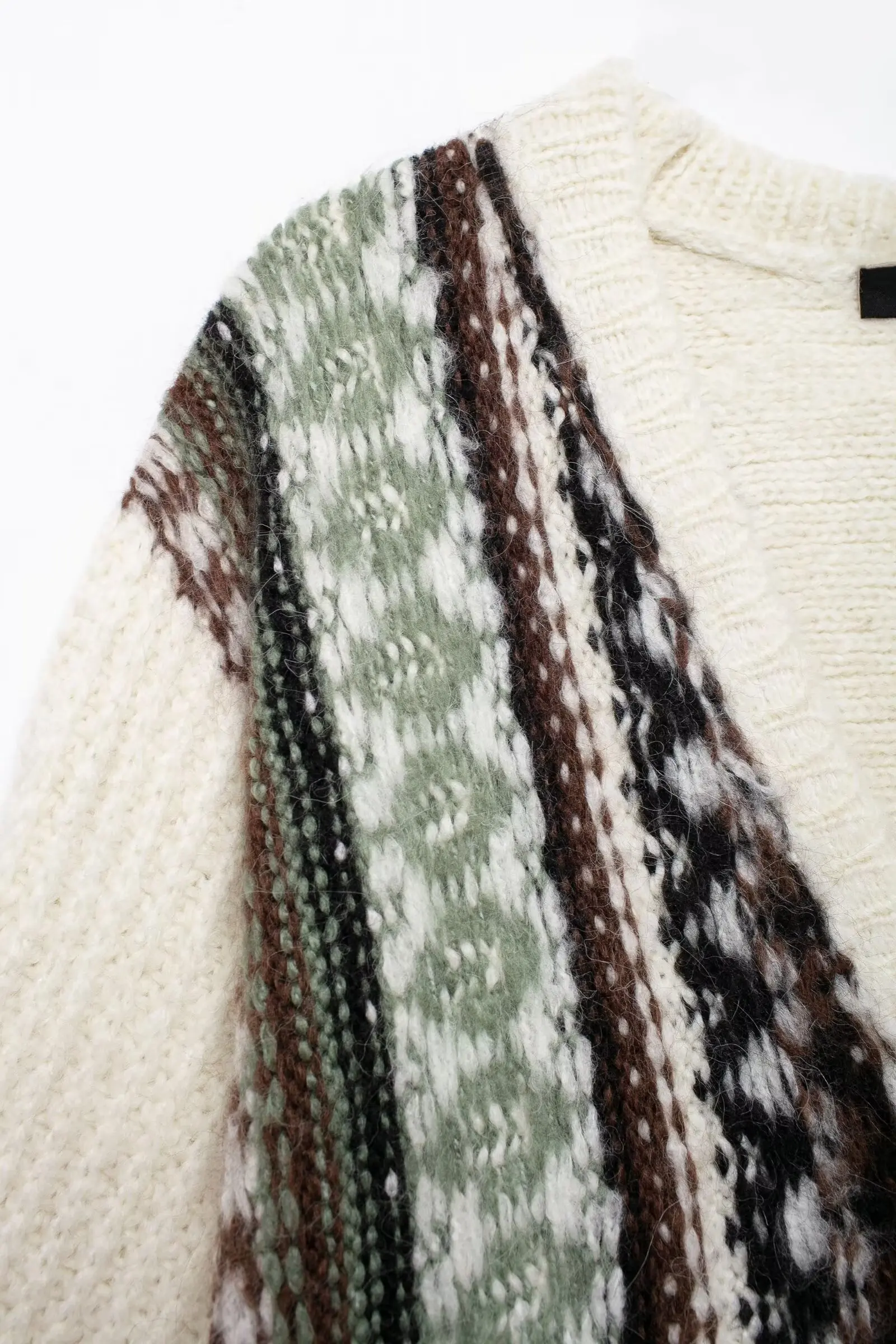 Женский трикотажный кардиган с V-образным вырезом на пуговицах