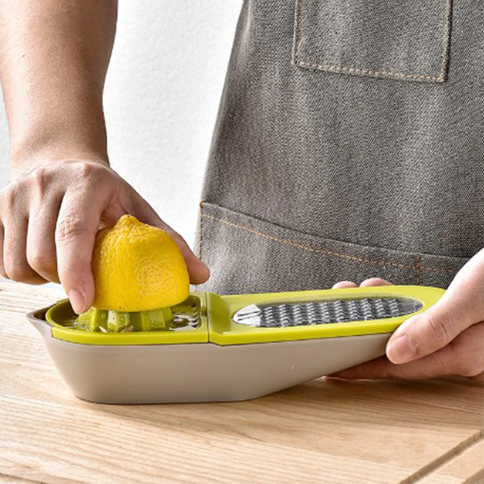 

Manual Juicer Citrus Orange Squeezer With Built-in Grater Lid Rotation Press Reamer For Lemon Lime Grapefruit With Container